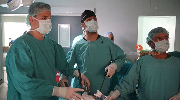 Ameliyatı canlı yayınla 308 hekim izledi