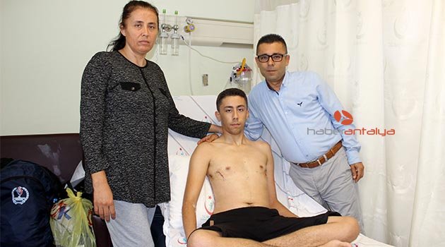 Ameliyattan sonra ilk işi aynaya bakmak oldu