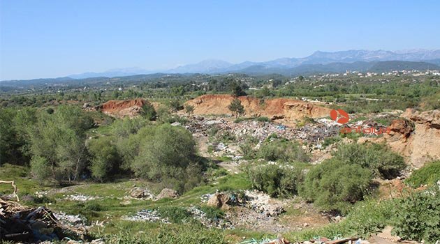 Andız ve çam ağaçlarıyla kaplı ormanlık alanı çöplüğe çevirdiler