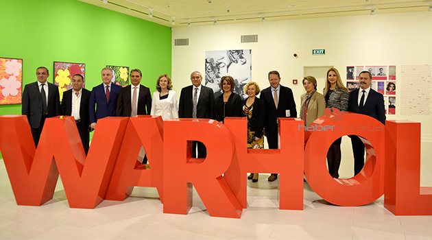 ANDY WARHOL ANTALYA KÜLTÜR SANAT’TA SANATSEVERLERİ BÜYÜLÜYOR