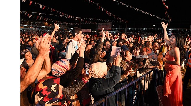 Ankaralı Ayşe ve Volkan Konak Feslikan Yaylası’nda hayranlarıyla buluştu