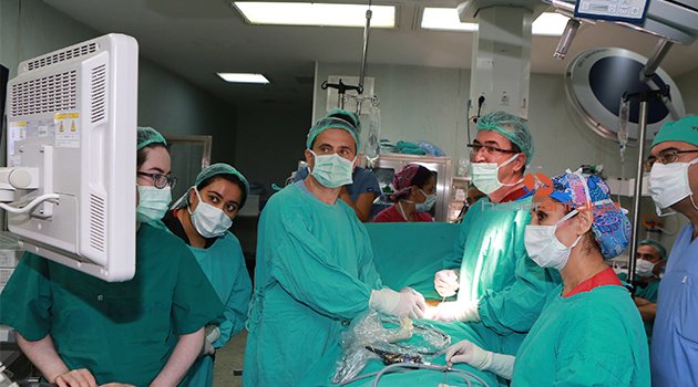 Anne karnındaki bebeğe hayat kurtaran operasyon