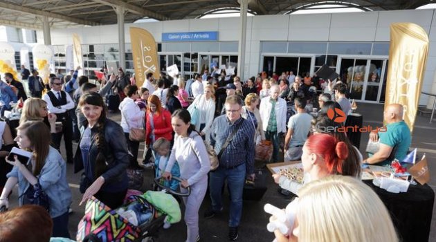 Antalya 14 milyonluk turist hedefi için umut verdi
