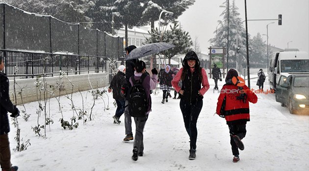 ANTALYA BEYAZA BÜRÜNDÜ, OKULLAR TATİL OLDU