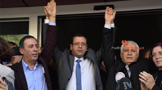Antalya CHP'de olaylı devir teslim
