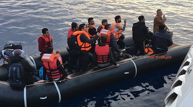 ANTALYA’DA 15 KAÇAK GÖÇMEN YAKALANDI