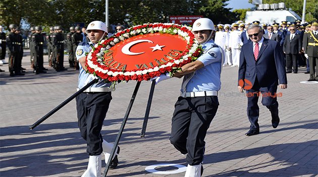 ANTALYA’DA ALTERNATİFLİ ZAFER BAYRAMI TÖRENİ