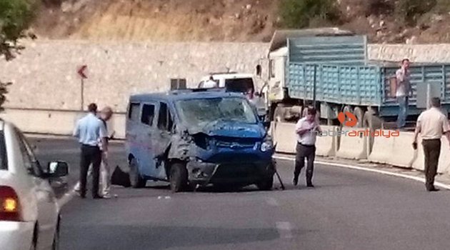 ANTALYA’DA ASKERİ ARACIN GEÇİŞİ SIRASINDA PATLAMA
