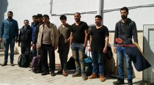 Antalya’da batan bottaki 50 kaçak göçmen kurtarıldı