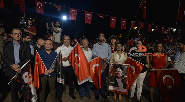 ANTALYA’DA DARBE GİRİŞİMİNE KARŞI DEMOKRASİ ŞÖLENİ