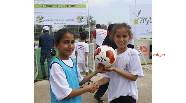 Antalya’da ilkokul öğrencileri hoşgörü için sahaya indi