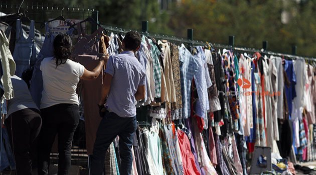 Antalya’da kaldırım pazarına yoğun ilgi