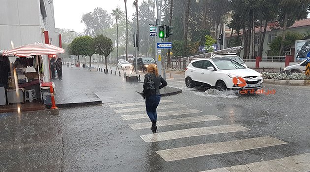 ANTALYA’DA SAĞANAK YAĞIŞ