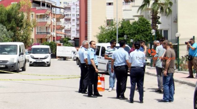 Antalya’da saniye saniye aracın benzinle yakılma anı