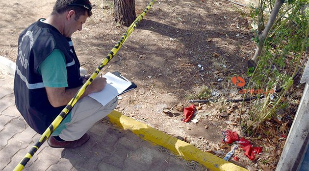 ANTALYA’DA ŞEHİDİN ADININ VERİLDİĞİ OKULDA TÜRK BAYRAKLARINI YAKTILAR