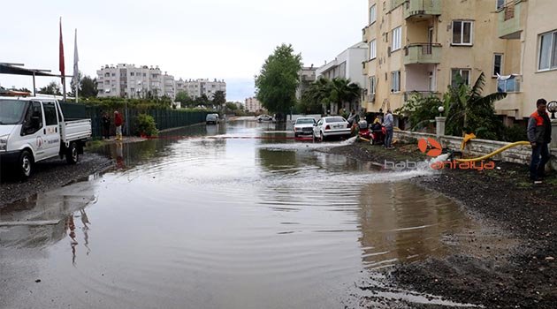 Antalya’da su basan evlerde tahliye işlemleri devam ediyor | Antalya hava durumu