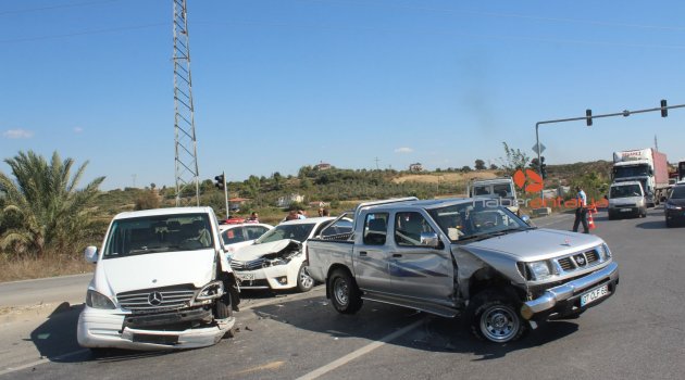 Antalya’da zincirleme kaza: 1 yaralı
