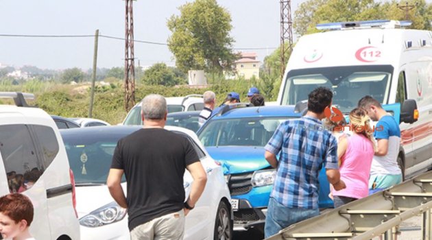 Antalya’da zincirleme kaza: 1 yaralı