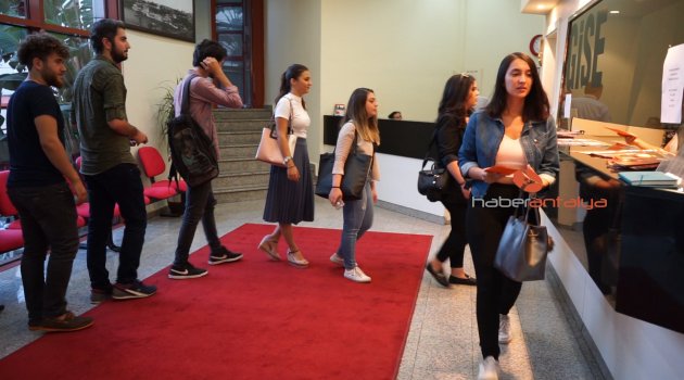 Antalya, film festivaline yoğun ilgi