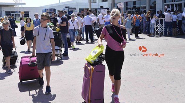 Antalya Havalimanı'nda dakikada 113 yolcu trafiği