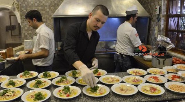 Antalya piyazının ilk tescil belgesi tarihi restorana verildi