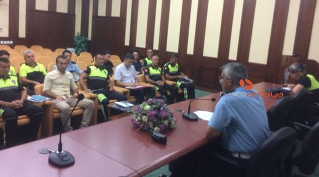 Antalya polisi bayrama hazır