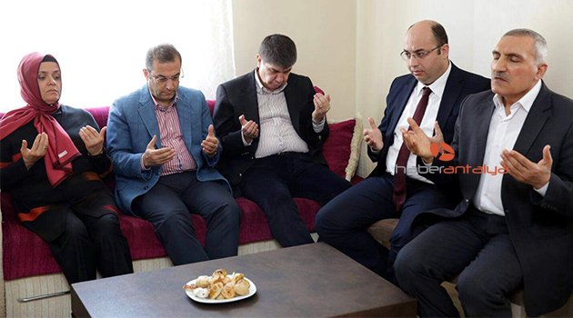 ANTALYA PROTOKOLÜNDEN ŞEHİT EVİNE TAZİYE ZİYARETİ