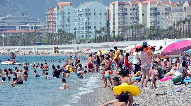 Antalya sahilleri doldu