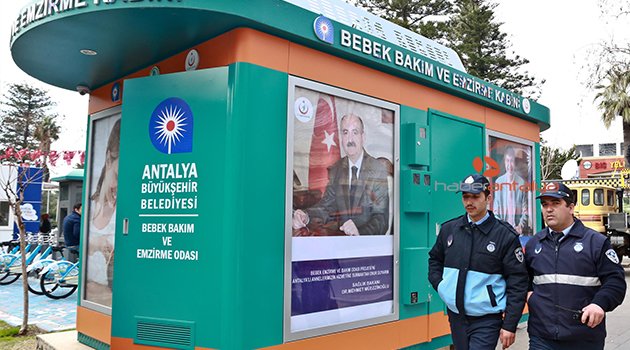 ANTALYA SOKAKLARINA BEBEK EMZİRME KABİNİ