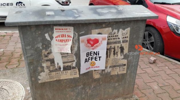 Antalya sokaklarında 'Beni Affet' afiş ve yazısı