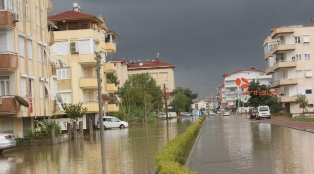 Antalya su altında! (Antalya hava durumu)