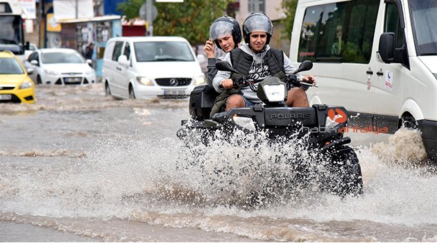 ANTALYA YAĞMUR'A TESLİM OLDU