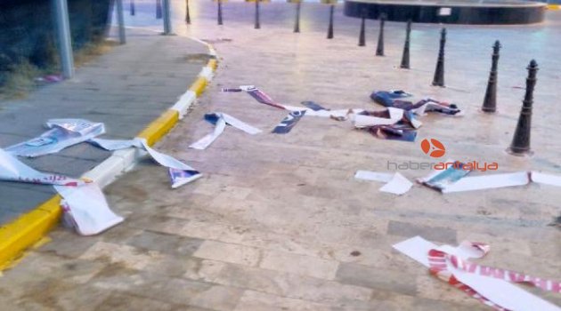 Antalya'da 15 Temmuz afişlerini parçalayan 3 kişi gözaltına alındı