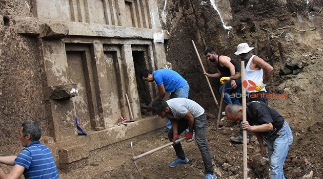 Antalya'da 2400 yıllık antik mezar bulundu