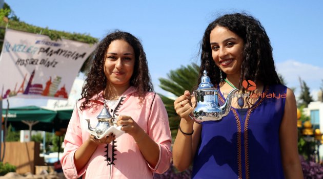 Antalya'da, 40 ülkeden 105 yabancı öğrenci 'Ankara'nın Bağları' ile coştu