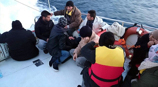 ANTALYA'DA 5'İ ÇOCUK 17 GÖÇMEN YAKALANDI