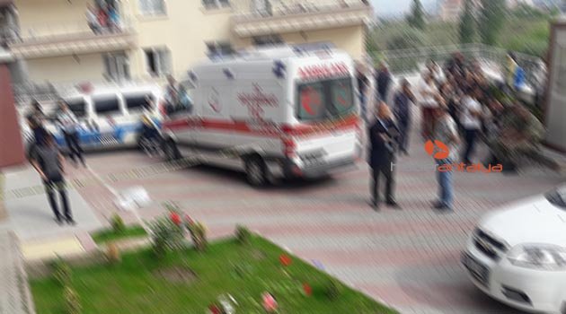 Antalya'da 9'uncu kattan düşen çocuk kurtarılamadı