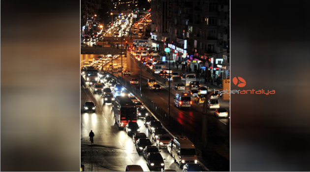 Antalya'da araç yoğunluğu