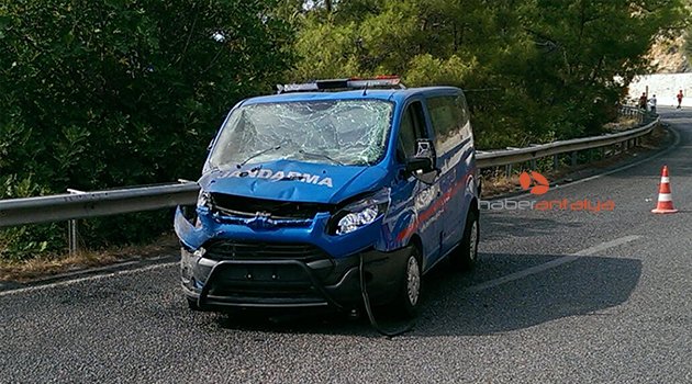ANTALYA'DA ASKERİ ARACA SALDIRI: 3 YARALI