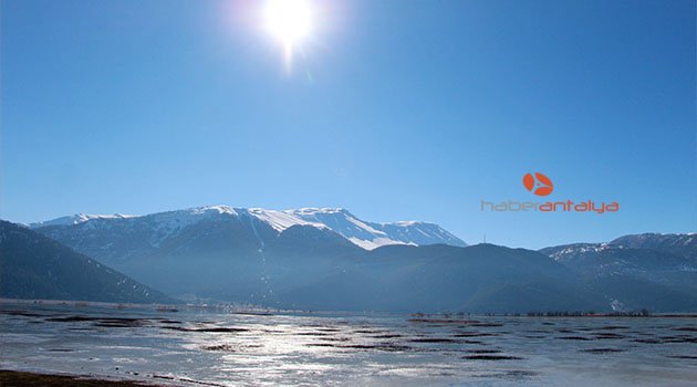 Antalya'da Avlan Gölü dondu