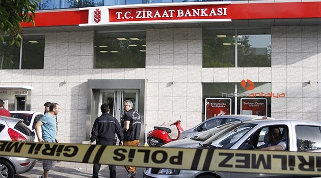 ANTALYA'DA BANKA SOYGUNU