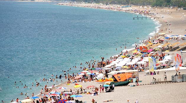  Antalya'da bayramın son günü sahiller doldu