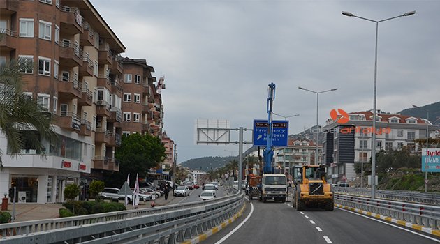 Antalya'da beklenen yol trafiğe açıldı