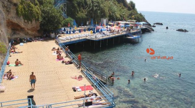 Antalya'da bitmeyen yaz