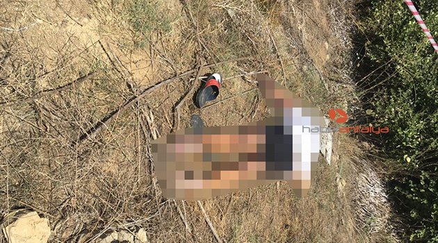 Antalya'da boş arazide erkek cesedi bulundu