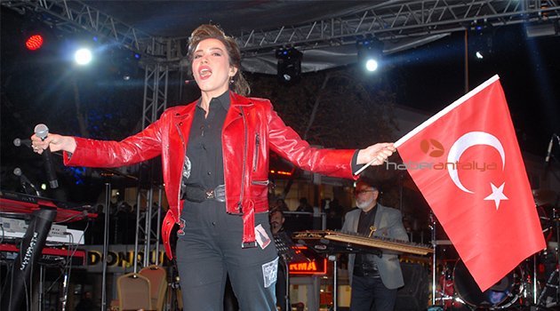 Antalya'da Burcu Güneş coşkusu