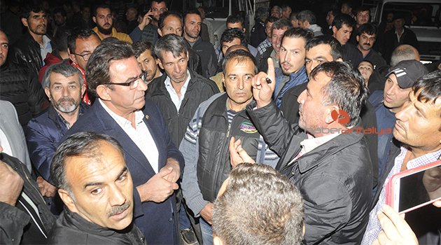 ANTALYA'DA ÇİFTÇİLER HAL KAPILARINI KAPATIP EYLEM YAPTI
