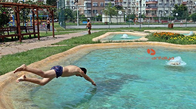 Antalya'da çocukların süs havuzu keyfi