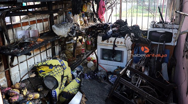 ANTALYA'DA EV YANGINI: 2 ÖLÜ