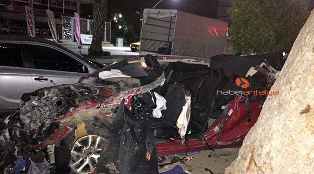 ANTALYA'DA FECİ KAZA:1 ÖLÜ, 4 YARALI